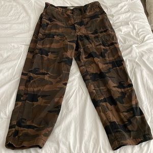 Madewell Griff Fatigue Pants in Camo